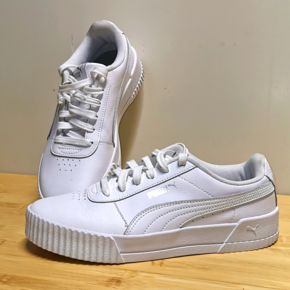 Women's Puma Carina size 8
